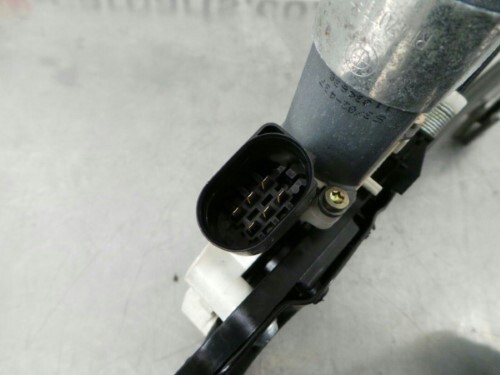 BMW E60 E61 5 SERIES O S F Drivers Side Front Window Regulator