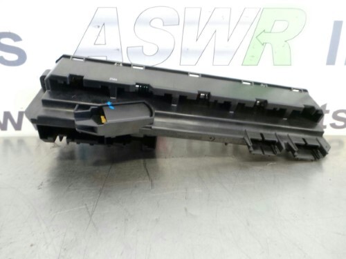 BMW E60 E61 E63 5 6 SERIES Power Distribution Fuse Box