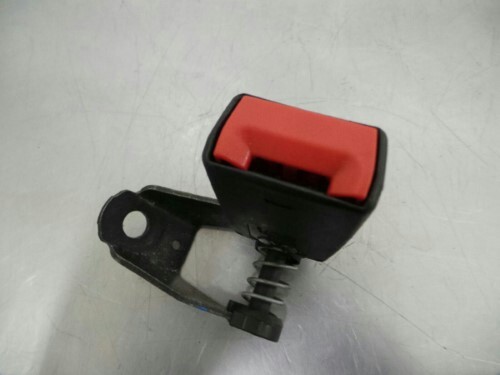 BMW E83 X3 Rear Drivers Side / Centre Seatbelt Buckle