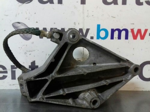 BMW E87 E90 1 3 SERIES N47 N/S Passenger Side Engine Bracket