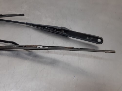 BMW Z3 Roadster Wiper Arms Pair