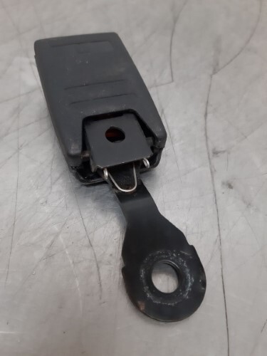 BMW E31 8 SERIES Rear Seat Belt Buckle Right Or Left