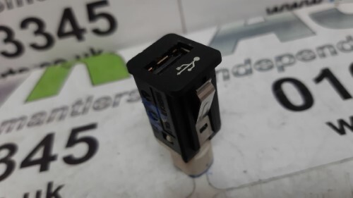 BMW F01 F02 7 SERIES AUX-IN socket
