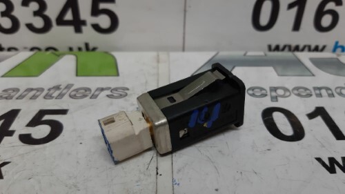 BMW F01 F02 7 SERIES AUX-IN socket