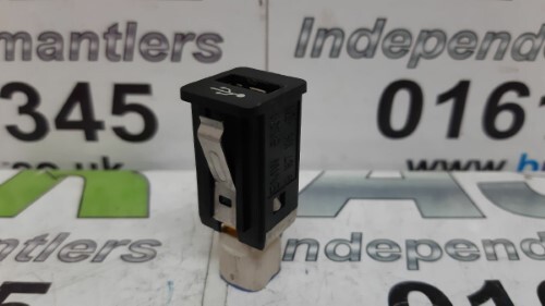 BMW F01 F02 7 SERIES AUX-IN socket