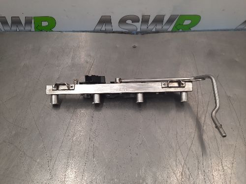 BMW E90 320si 3 SERIES Fuel Injector Rail