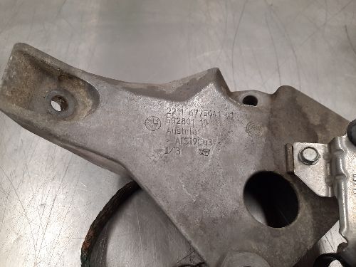 BMW E87 E90 1 3 SERIES N47 N/S Passenger Side Engine Bracket