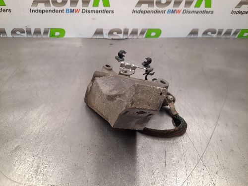 BMW E87 E90 1 3 SERIES N47 N/S Passenger Side Engine Bracket