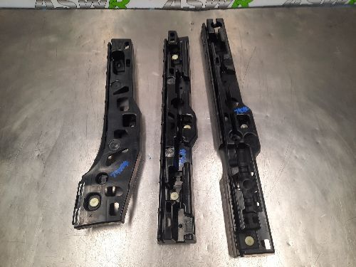 BMW Side Skirt Bracket Set O/S Drivers Side F90 G30 G31 5 SERIES M5