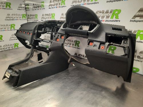 BMW E83 X3 Dashboard Schwarz