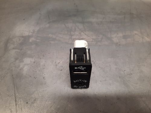 BMW F Generation USB AUX-IN socket