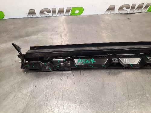 BMW Connection Angle Trim Rear Quarter Window N/S E88 1 SERIES