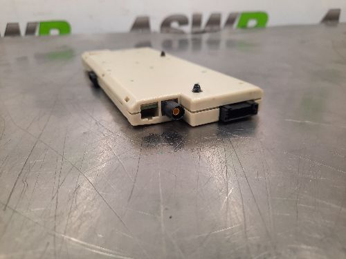 BMW Diversity Antenna Amplifier (868 MHZ) F10 F01 F02 5 7 SERIES