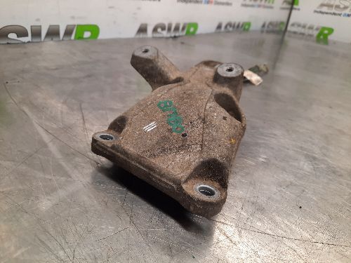 BMW Engine Mount Bracket E87 E90 1 3 SERIES N43 Passenger Side N/S