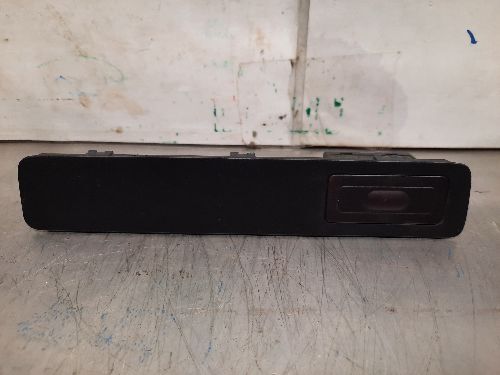 BMW E31 8 SERIES Alarm Indicator Light