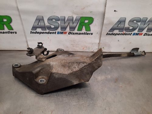 BMW E87 E90 1 3 SERIES N47 N/S Passenger Side Engine Bracket