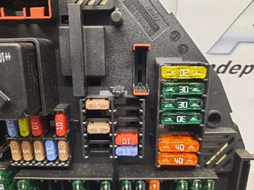 BMW F07 F10 F06 F01 5 6 7 SERIES Rear Power Distribution Box