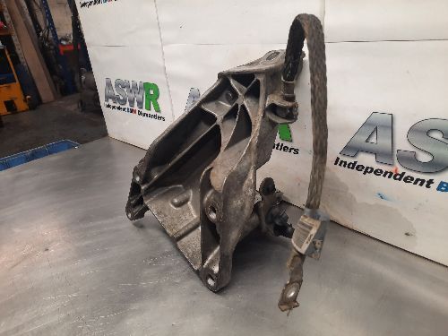 BMW E87 E90 1 3 SERIES DIESEL M47N2 Passenger Engine Bracket