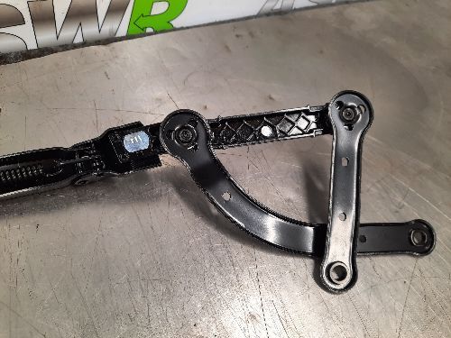 BMW E60 E61 E63 E64 5 6 Series O S Drivers Wiper Arm