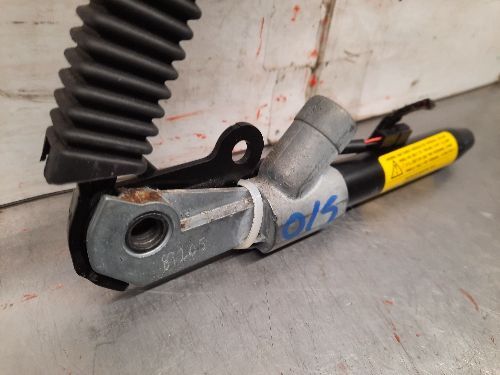 BMW E70 X5 E71 X6 Seat Belt Tensioner Front O/S Drivers Right