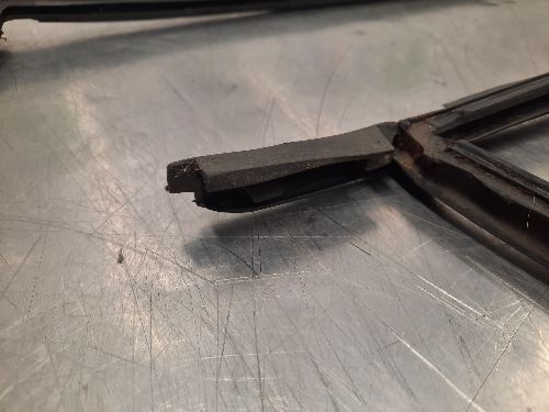 BMW Windscreen Weatherstrip Seal E31 8 SERIES