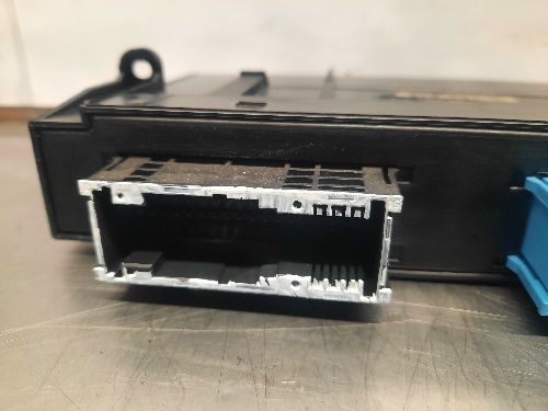 BMW E87 1 SERIES Body Control Module Junction Box
