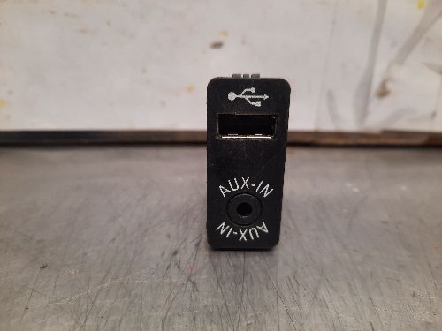 BMW F Generation USB AUX-IN socket