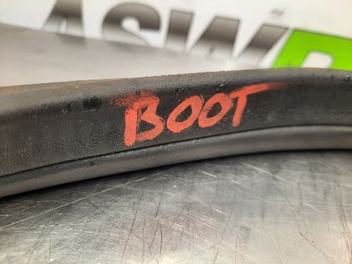 MINI F54 Clubman Split Door Tailgate Rubber Seal