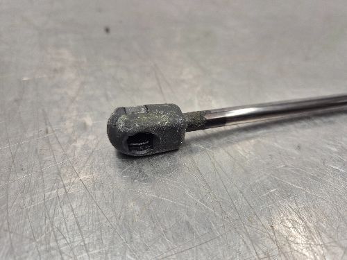 BMW E31 8 SERIES Boot Lid Struts Pair