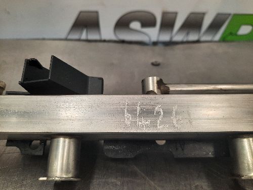 BMW E90 320si 3 SERIES Fuel Injector Rail