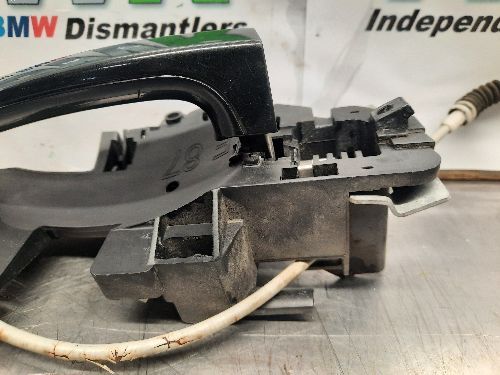 BMW E81 E87 1 SERIES O S F Drivers Side Front Door Handle & Carrier