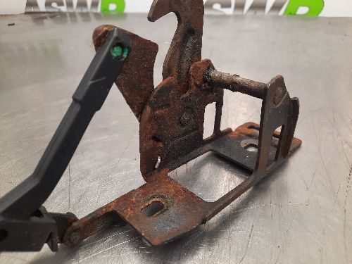 BMW Bonnet Release Brackets Pair E31 8 SERIES